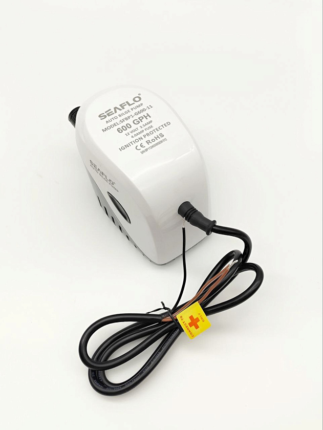 Помпа автоматическая 12 вольт SeaFlo 600 GPH (2271 л/час) электрическая для откачки воды трюмная осушительная, для лодки / катера / яхты водооткачивающая, насос 12 В водяной, цв. черный