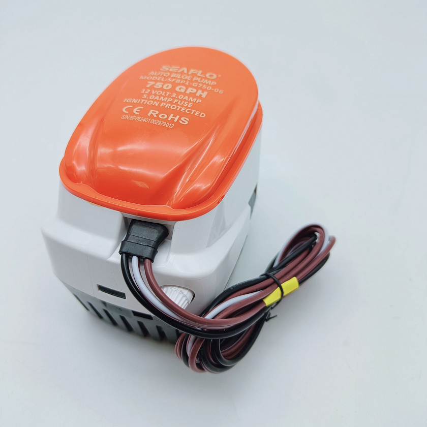 Автоматическая осушительная помпа SeaFlo 12 вольт, 750GPH (2838,75 л/час), для лодки (насос 12 В осушительный для откачки воды на судне / помпа водооткачивающая трюмная)